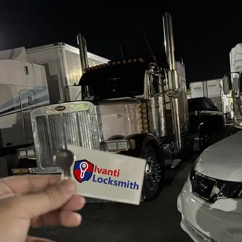 Commercial Vehicle Peterbilt Semi truck